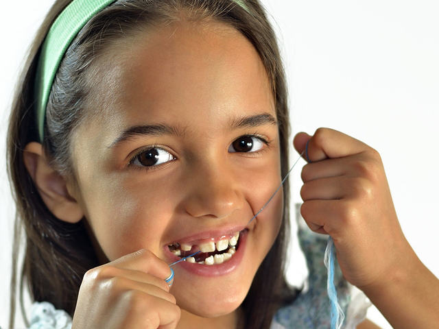 little-girl-flossing-teeth-dr-dennis-dunne-dds