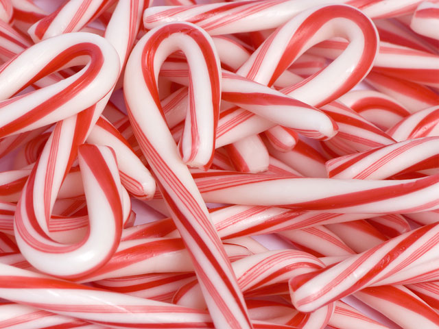 NAVIGATING HOLIDAY TREATS FOR TEETH