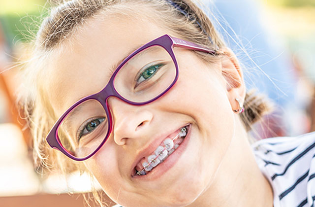preteen-girl-smiling-with-braces-and-glasses-dr.-dunne-children's-dentist-euegen-oregon