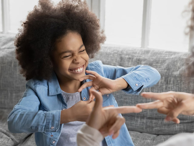 kid-dentist-eugene-oregon-dr-dennis-dunne-african-american-girl-sign-language