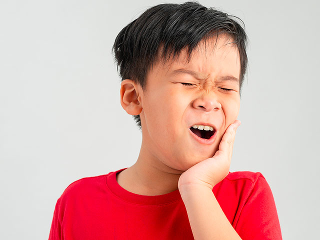 dennis-dunne-kid-dentist-eugene-oregon asian boy with tooth ache