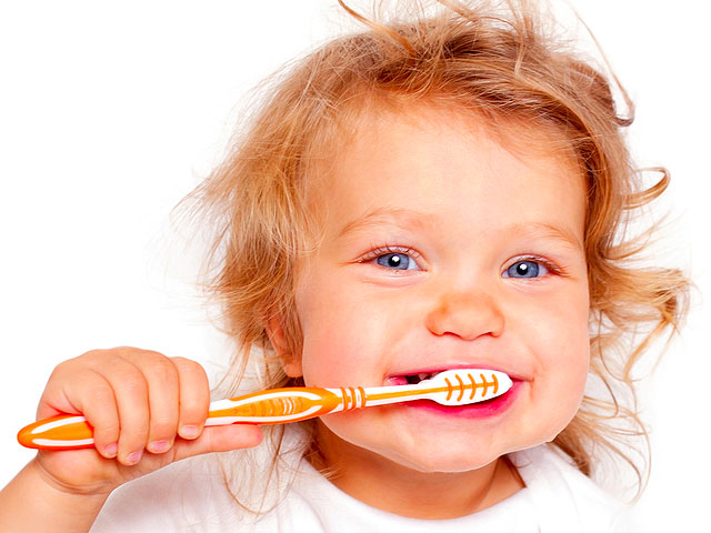 dennis-dunne-childrens-dentist-eugene-oregon-toddler-brushing-teeth