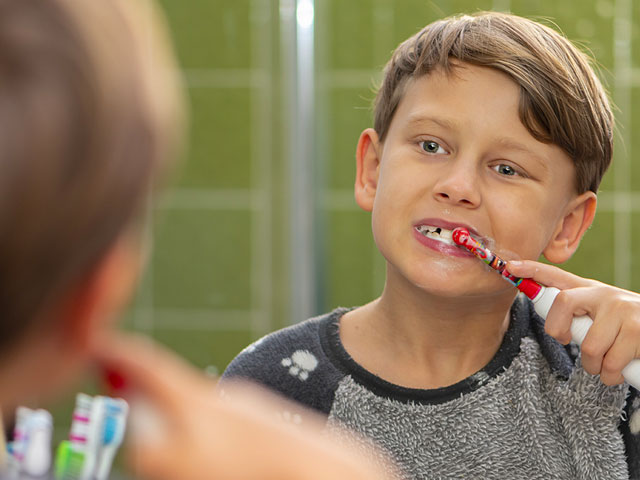 dr-dennis-dunne-eugene-oregon-kid-dentist-boy-brushing-teeth